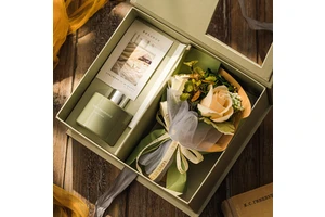Valentine's Day Gift Flowers Aromatherapy with Hand Gift Bridesmaids Wedding Gift Box