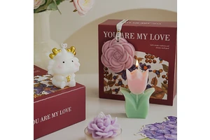 Valentine's Day Full of Love Scented Candle Gift Set, a Small and Unique Romantic and Warm Home Gift for Girlfriend
