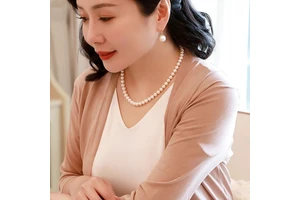 Mom Necklace Gift for Mother's Day Birthday Gift Box Packaging Classic Natural Pearl Necklace for Sale