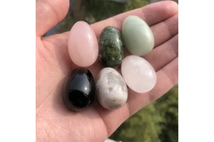 Mini Crystal Egg 30 Mm Natural Crystal Lovely Mixed Material Crystal Egg Carved for Easter Gift
