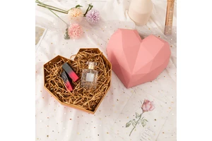 Plastic Valentine's Day Heart Shape Box Custom Logo Gift Box With Lid for Flowers Chocolate