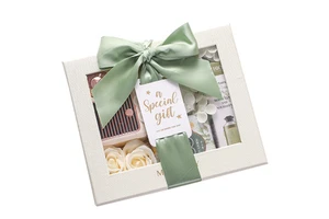 NNew Product Ideas 2026 Birthday Mothers Day Gifts Candle Water Bottle Towel Gift Sets for Women