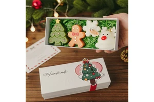 New Soy Wax Christmas New Year Tree Gingerbread Man Elk Glove Art Christmas Ornaments Scented Candles Gift Set
