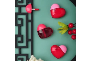 New Valentine's Day Hot Product Custom Lovely Heart Shape Lip Gloss Waterproof Non Fading Lip Tint Moisturize Nourish Lipstick