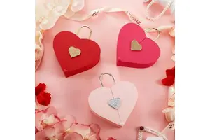 RZ Valentine's Day Romantic Love-Shaped Jewelry Box with Ready-Made Decorative Flowers & Plants for Girlfriend's Confession Gift