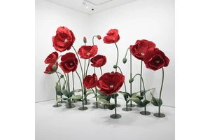Giant Red Standing Artificial Crepe Paper poppy Flowers, Perfect for Wedding Party Decorations and Holiday Decorations.