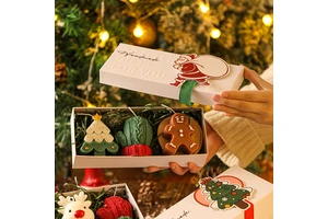 Wholesale Christmas festival cartoon gingerbread man Christmas tree deer shape aromatherapy candle set gift box with hand gifts