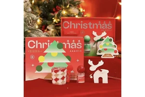 Handcrafted Essential Oil Diffuser Tiny Glass Cup Soybean Aromatherapy Christmas Cake Scent Candles Gift Set Beeswax Holidays