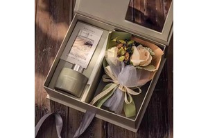 Mother's Day Valentine's Day Father's Day Graduation Gift Stainless Steel Eternal Flower Bouquet Aromatherapy Gift Set