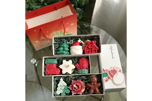 Handmade Soy Wax Christmas Candles Set with Gift Bag New Year and Christmas Home Decor Present for Holiday Easter Celebrations