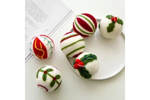 Hot Selling High Quality Full Color Printed Wool Felt Christmas Balls Handmade Round Ornaments for Tree Decorations