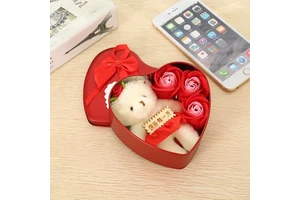 Valentine's Day Creative Gifts Love-Shaped Soap Flower Rose Preserved in Iron Box in Stock for Wholesale