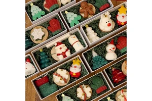 Handmade Christmas Tree and Deer-Shaped Scented Candles Festive Decorations with Fragrance in Creative Gift Box