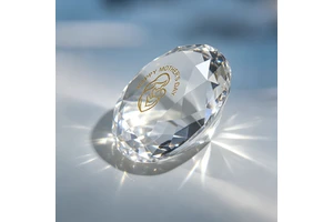Hot Selling White Diamond Crystal Glass Super Shining Decorative Souvenir Crystal for Mother's Day Gift