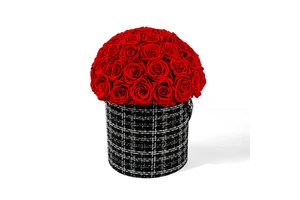 Handmade everlasting flower rose bouquet Valentine's Day gift flower arrangement hugging bucket gift