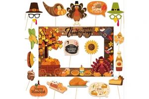 New Thanksgiving Decorations Are Funny, Adults and Children Hold Paper Photo Frames, Take Photos, Props, Party Supplies