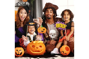 Halloween Party Decorations Funny Handheld Photo Props in Heart Shape Skulls and Pumpkins for Kids