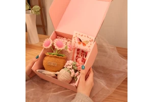 SY Mother's Day Gift 100% Handmade Crochet Flower Custom Knitting Stuffed Animal Gift Box Elegant Mother's Day Gift Set for Mom