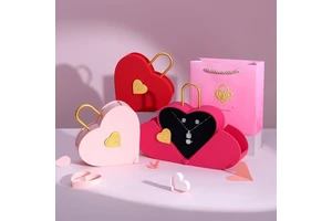 Valentine's Day Romantic Love-Shaped Jewelry Box with Ready-Made Decorative Flowers & Plants for Girlfriend's Confession Gift