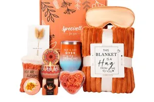 Thanksgiving Promotional Novelty Gifts Baskets for Women Mom Her Wife Friend Cozy Blanket Relaxing Spa Set-Self Care Get Well
