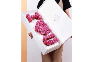 AYOYO OEM Rose Mothers Day Luxury Women Gift Set Magnetic Box Gift Box Mothers Day Wholesale Gifts 2025