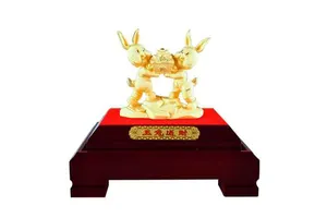 Custom Golden Art Luxury Wedding Gifts for Guests Pure 24K Gold Rabbit Statue Figurine Year 2023 Chinese New Year Souvenirs
