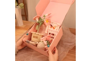 Mother's Day Gift 100% Handmade Crochet Flower Custom Knitting Stuffed Animal Gift Box Elegant Mother's Day Gift Box Set for Mom