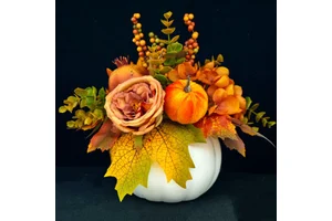Customized Thanksgiving Harvest Festival table and counter decoration ornaments made of realistic pumpkins