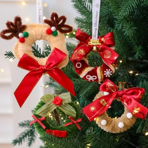 America Popular Christmas Ornament Wreath With Reindeer Elements Factory Price Small Christmas Wreath Pendants Ornaments