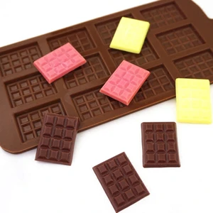High Quality 12 Cups Round Silicone Cake Knife Nonstick Bakeware For Baking Cake & Cupcakes Disposable