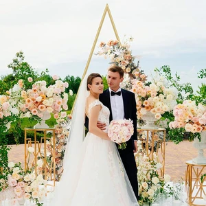 New Outdoor Wedding Arch in Wrought Iron Gold Metal Triangle Flower Arch for Weddings