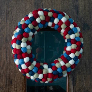 White Felt Wool Ball Christmas Wreath Handmade Door Hanging Holiday Wall Decor Indoor Home Decor Party