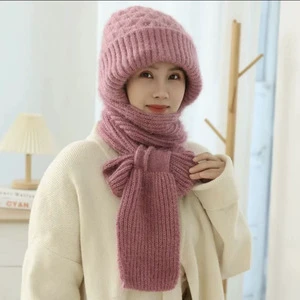 Gentle Christmas Style Integrated Knitted Hat and Scarf, Warm Colors, Comfortable and Temperature-locking