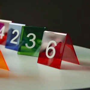 Factory Direct Restaurant Acrylic Table Number Card Custom Cafe Triangle Digi Sign Display Holder for Sports Activities Wedding