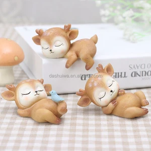 Wholesale Creative Cartoon Party Accessories Zakka Fun Baby Deer Resin Ornaments for Cake Car Car Christmas Decoration