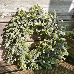 Christmas Decoration Artificial Red Berries Christmas Wreaths Plastic Eucalyptus Leaves Rattan Decorative Flowers Wreaths