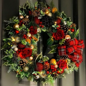 ELEGANT ARTIFICIAL CHRISTMAS WREATH / FESTIVE HOLIDAY DECOR / READY TO HANG FOR HOME AND OFFICE