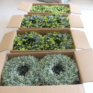 Wholesale Green Eucalyptus Artificial Boxwood Wreath for Christmas Living Room Decor