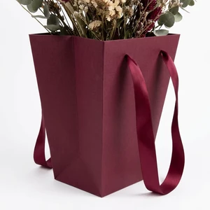 Bouquet Red Flower Wedding Paper Boxes With Handle Valentine'S Day Flower Gift Packaging Box