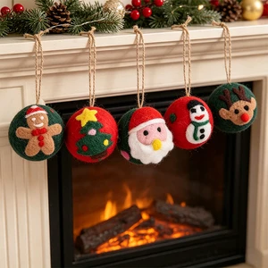 In Stock One Stop Service Factory Supply Felt Christmas Ball Ornaments for Tree or Fireplace Soft Reusable Christmas Ball Decors