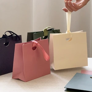 Custom Logo Luxury Design Solid Color Paper Gift Bag Ribbon Handle Pure Color for Jewelry Cosmetics Lipstick Wedding Favors