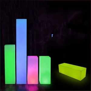Beautiful Rechargeable RGB Color-Changing Plastic Decorative Wedding Columns Motif Lights for Weddings