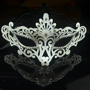 Annual New Year's Day Masquerade Party cosplay Performance Female Half Face with Diamond Hollow Mask