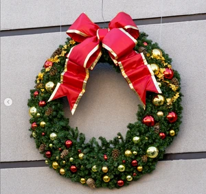 New Arrival Artificial Indoor Outdoor Christmas Wreath Large Size PVC Commercial Christmas Wreath with Christmas Ball