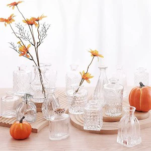 Vintage Minimalist Wedding Tabletop Glass Crystal Vase Muti Size Hydroponic Green Plant Flower Vase With Vertical Stripe Pattern