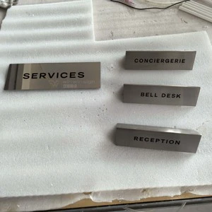 Direct Sale Brushed Spray Bent Table Plate + Mirror Engraved Nameplate, Repeated Orders Custom Metal Sign for Hotel Office Shop