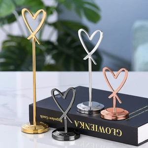 Hot Sales Wedding Stainless Steel Seat Table Number Card Holder Free Standing Heart Shape Small Metal Wedding Number Clip W085