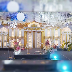 Luxury European Baroque Rococo Style LED Warm White Lighting Wedding Ornamental Stage Structure Backdrop Prop