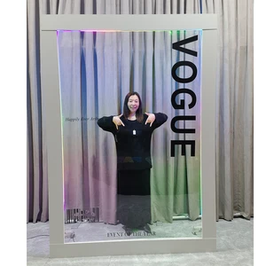 2026 Fashion Popular Heart-Shaped Photo Booth Wedding Box 24 LED Lights 3-6 People Capacity Free Accessories Camera Smartphone