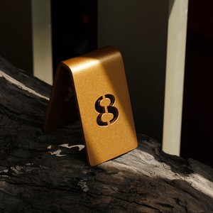 Custom-Made Stainless Steel Gold Hotel Restaurant Table Number Plate Vertical Reserved Seat Design Place Cards Table Numbers